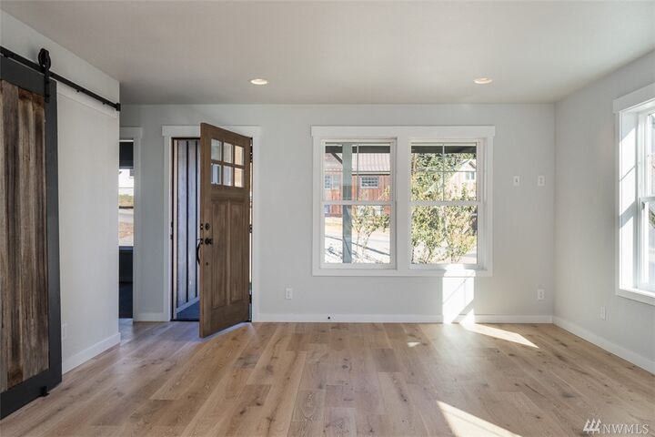 Property Photo:  130 5th St  WA 98941 