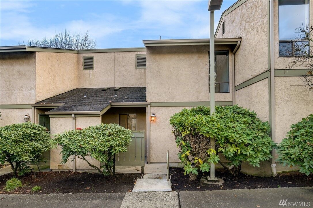 Property Photo:  10017 NE 138th B5  WA 98034 