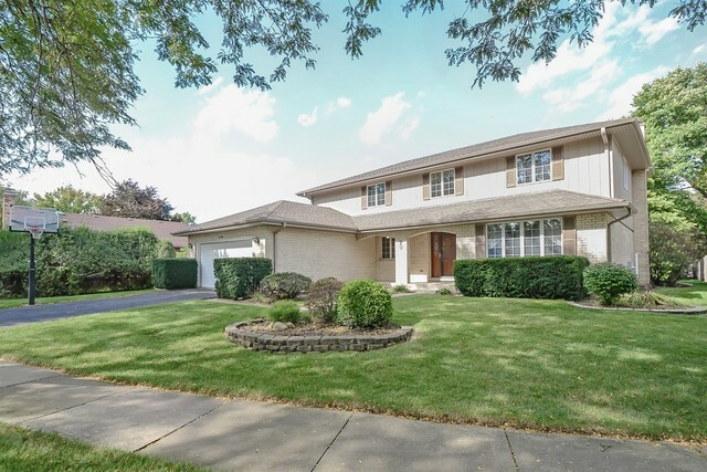 Property Photo:  1110 East Valley Lane  IL 60004 