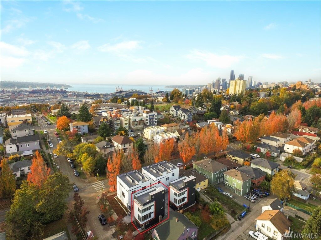 Property Photo:  1506 S Hill St  WA 98144 