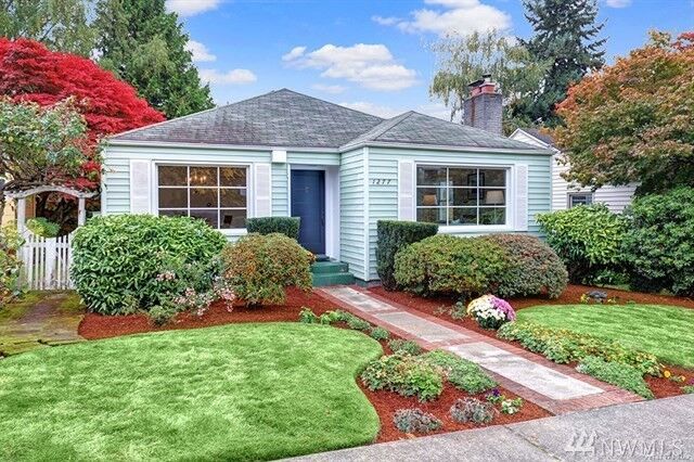 Property Photo:  1277 NE 69th St  WA 98115 