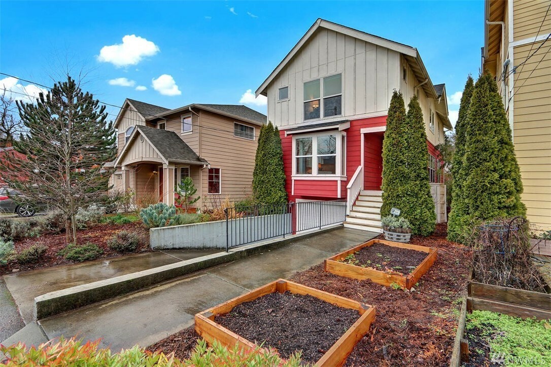 Property Photo:  4516 S Kenny St  WA 98118 