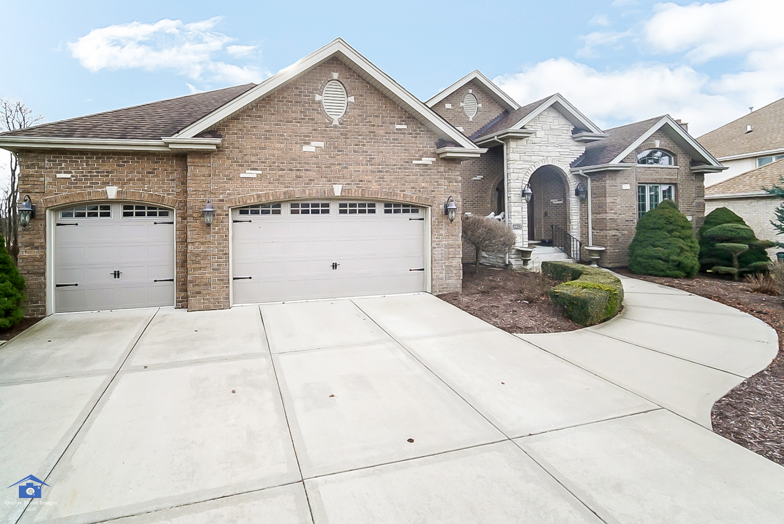 Property Photo: 8642 Hotchkiss Drive IL 60423