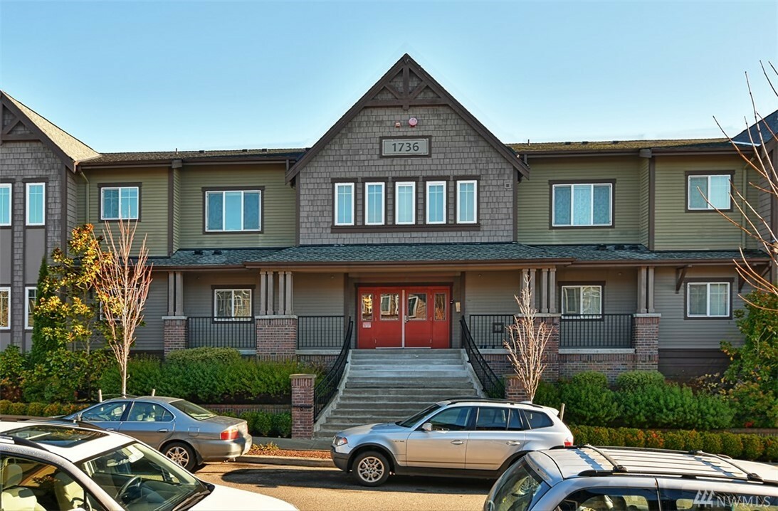 Property Photo:  1736 10th Ave NE C109  WA 98029 