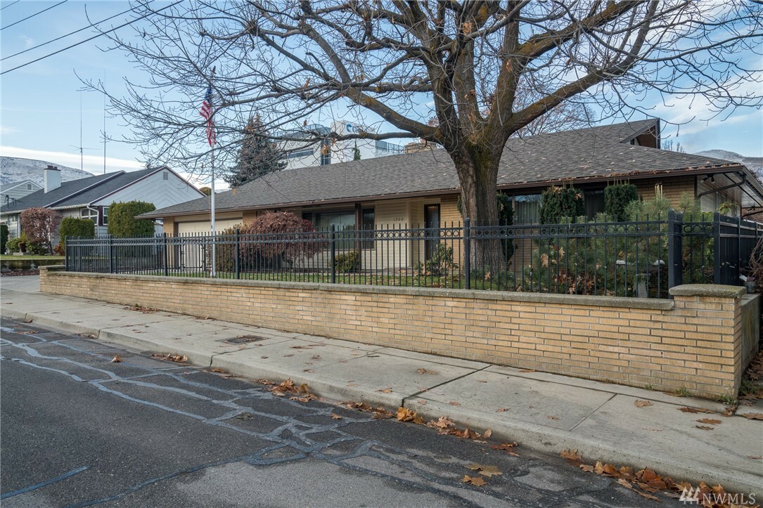 Property Photo: 1206 Ormiston St WA 98801
