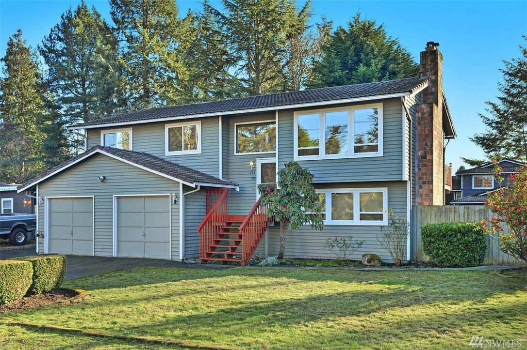 Property Photo:  131 N 203rd St  WA 98133 