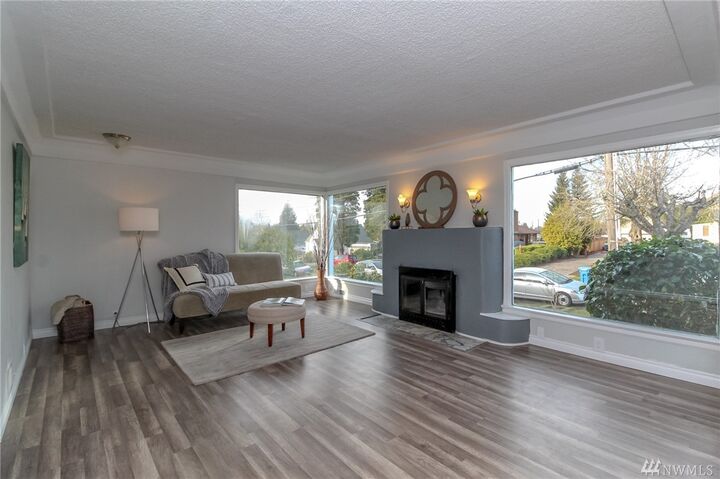 Property Photo: 122 E 62nd St WA 98404