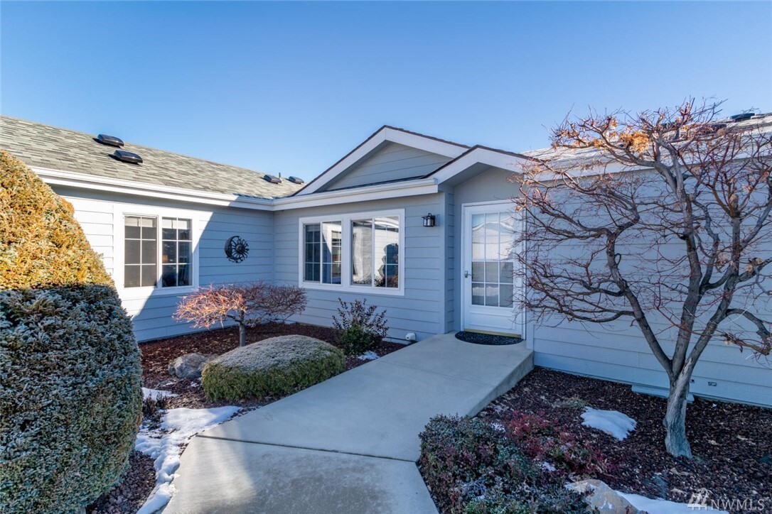 Property Photo: 528 Nahalee Dr WA 98802