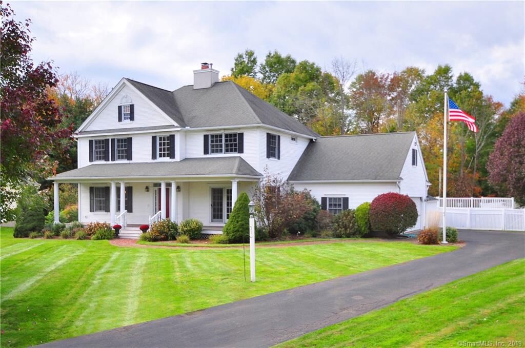 Property Photo:  31 Fox Mead  CT 06078 