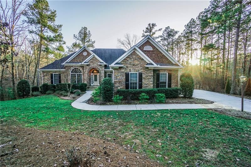 Property Photo: 173 Picketts Creek Drive 30101