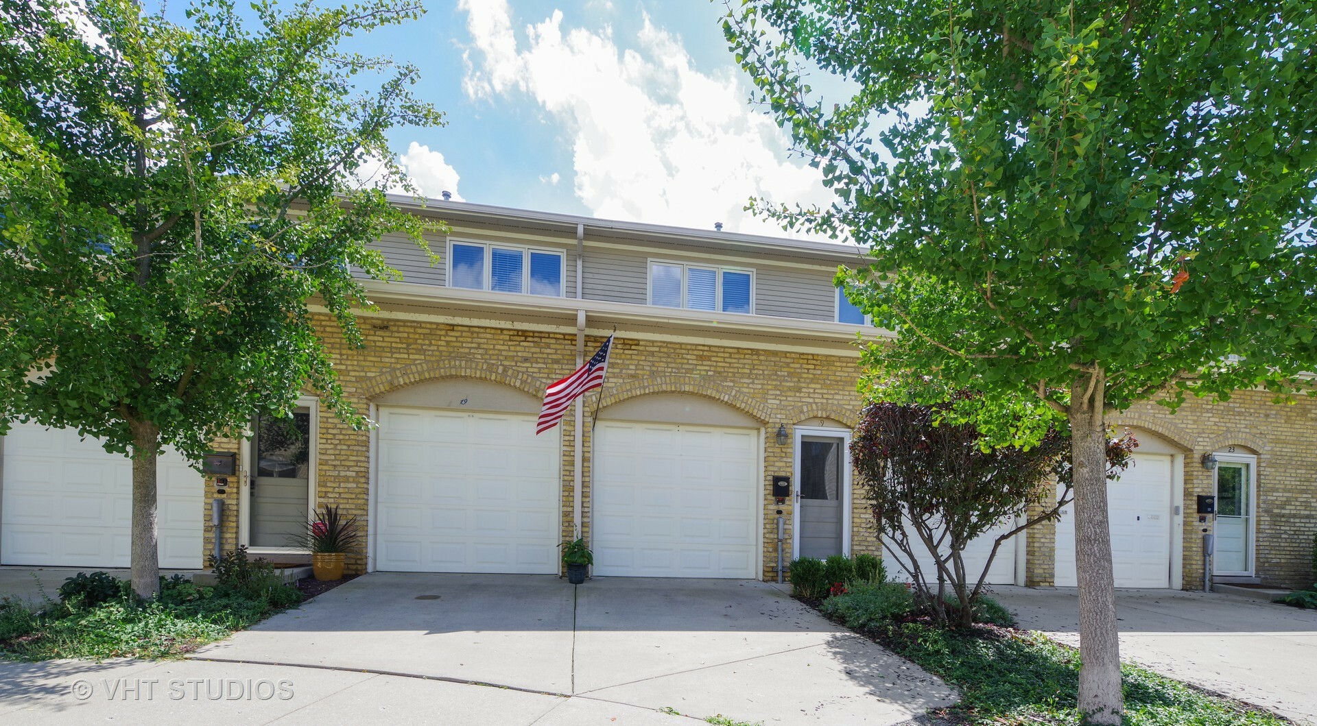 Property Photo: 19 Rienzi Lane IL 60040