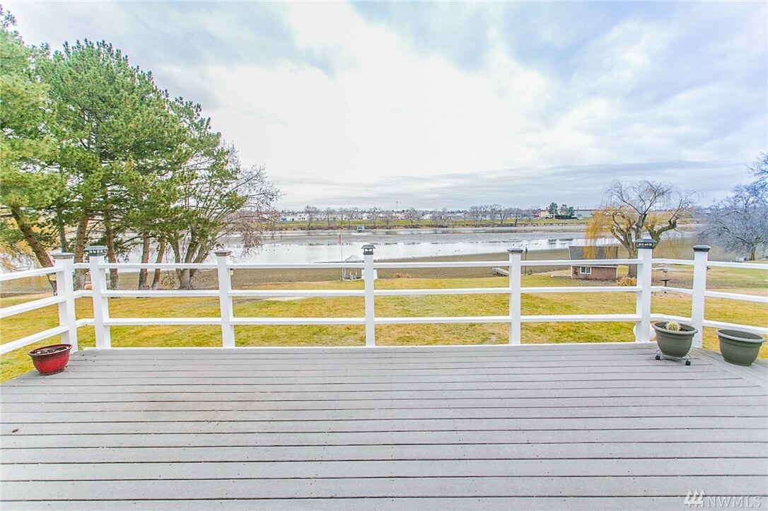 Property Photo:  343 W Northshore Dr  WA 98837 