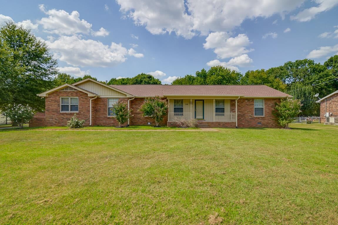 Property Photo: 518 Stonehenge Dr TN 37090