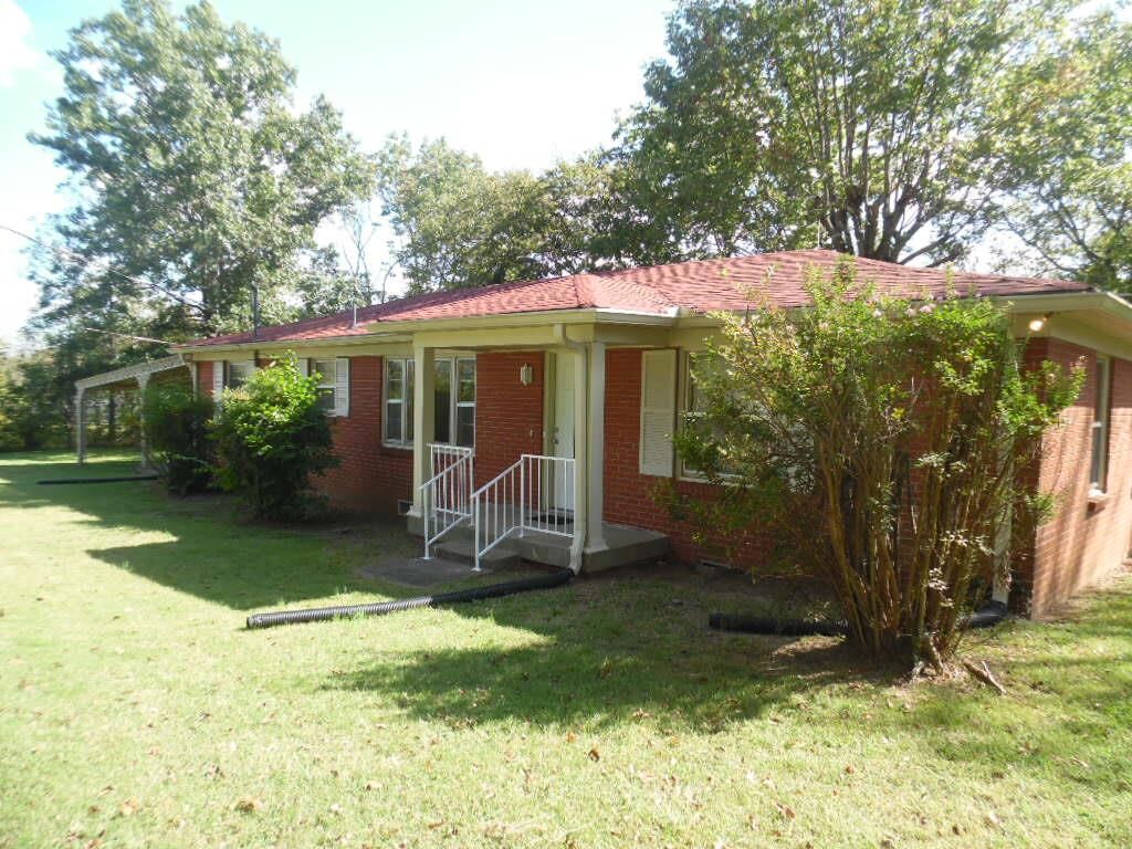 Property Photo: 830 Peyton Rd TN 37087