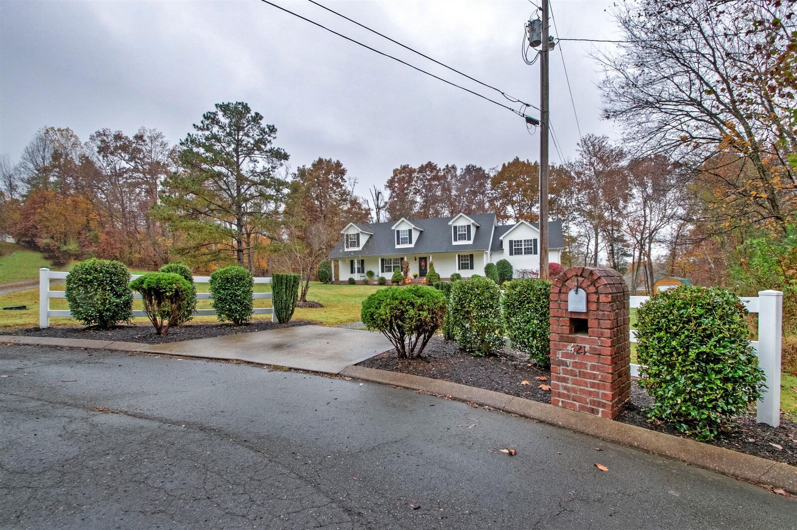 Property Photo:  421 Brinkley Ln  TN 37188 