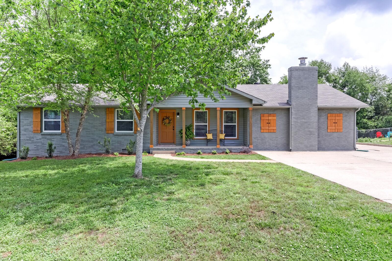 Property Photo:  115 Hazelwood Dr  TN 37075 