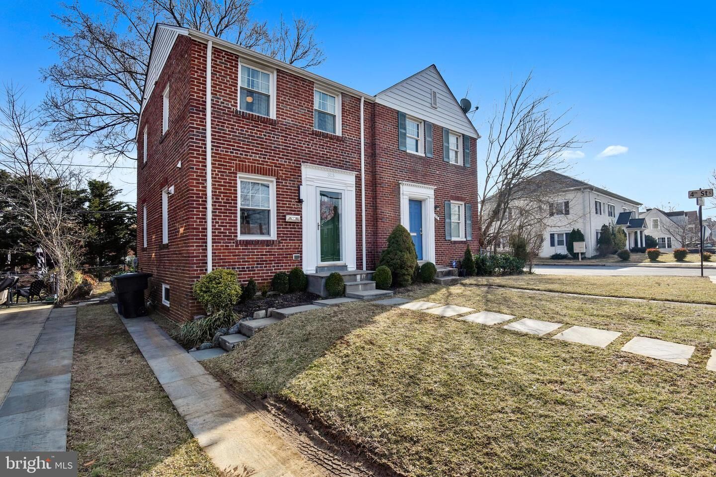 Property Photo:  313 S Courthouse Road  VA 22204 