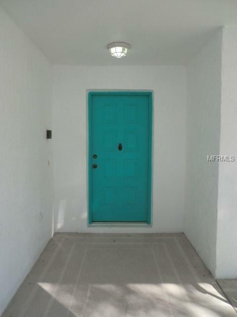 Property Photo:  1412 Bluewater Drive  FL 33573 