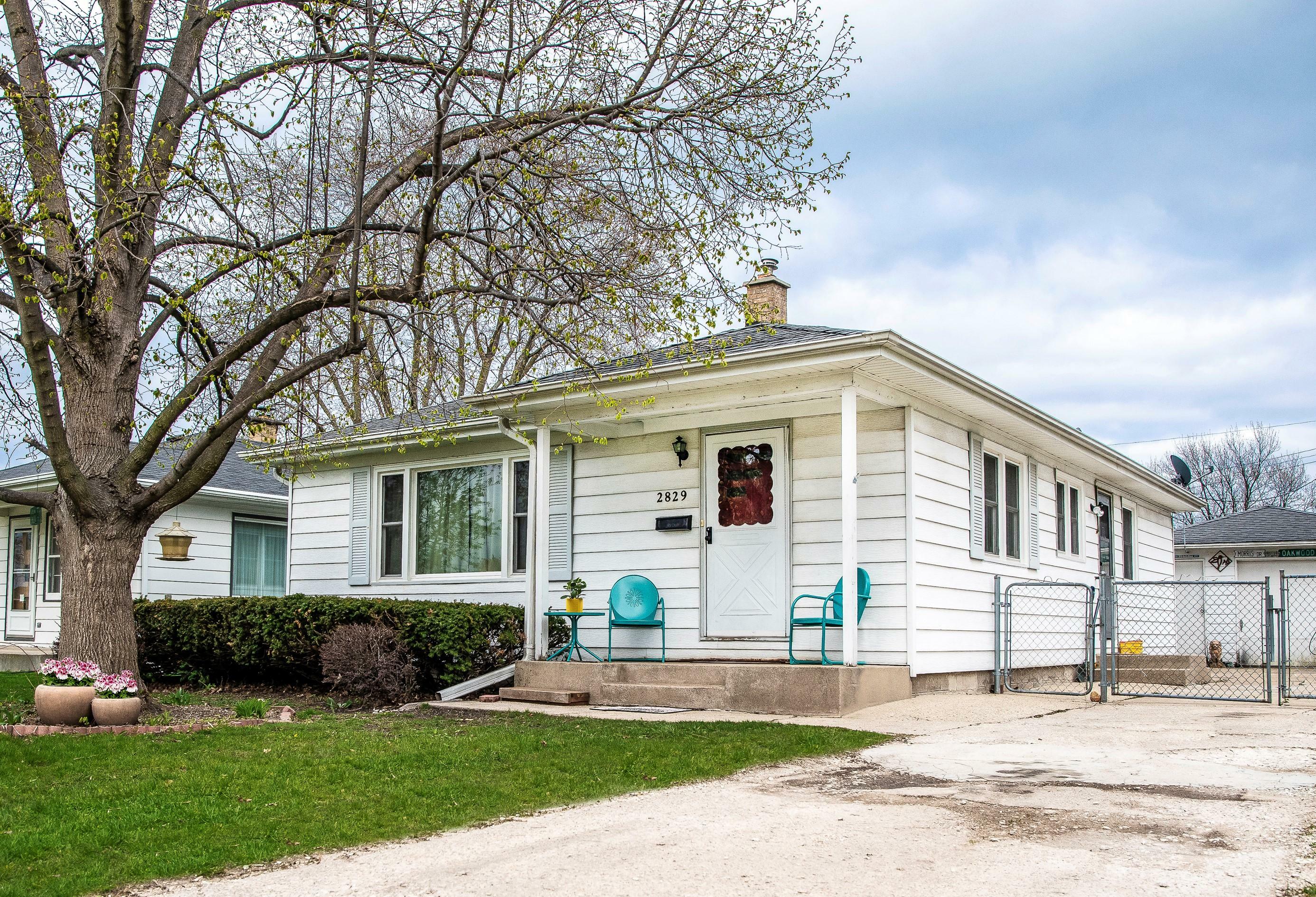 Property Photo:  2829 Wellington Dr  WI 53403 