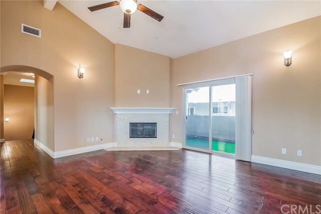Property Photo: 2702 Gates Avenue B CA 90278
