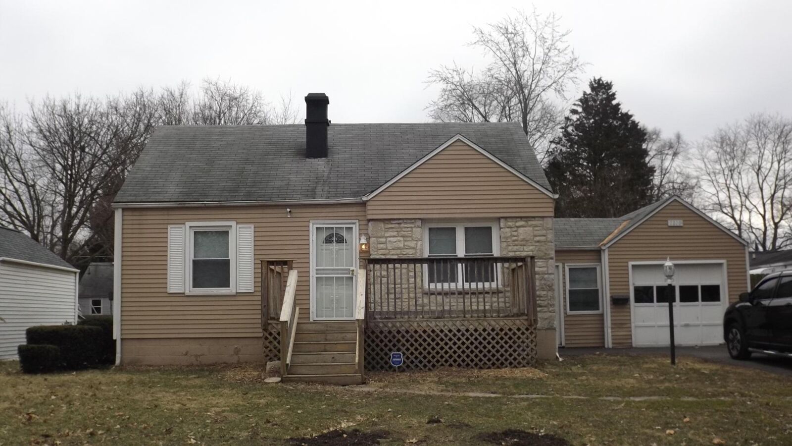 Property Photo:  1010 Rose Place  OH 43227 