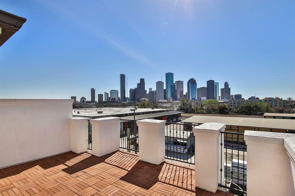 Property Photo:  1708 Dart Street  TX 77007 