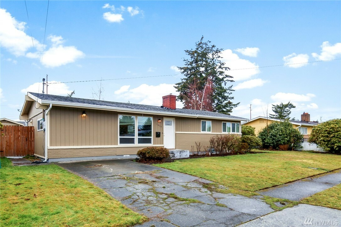 Property Photo:  1015 S 19th St  WA 98274 