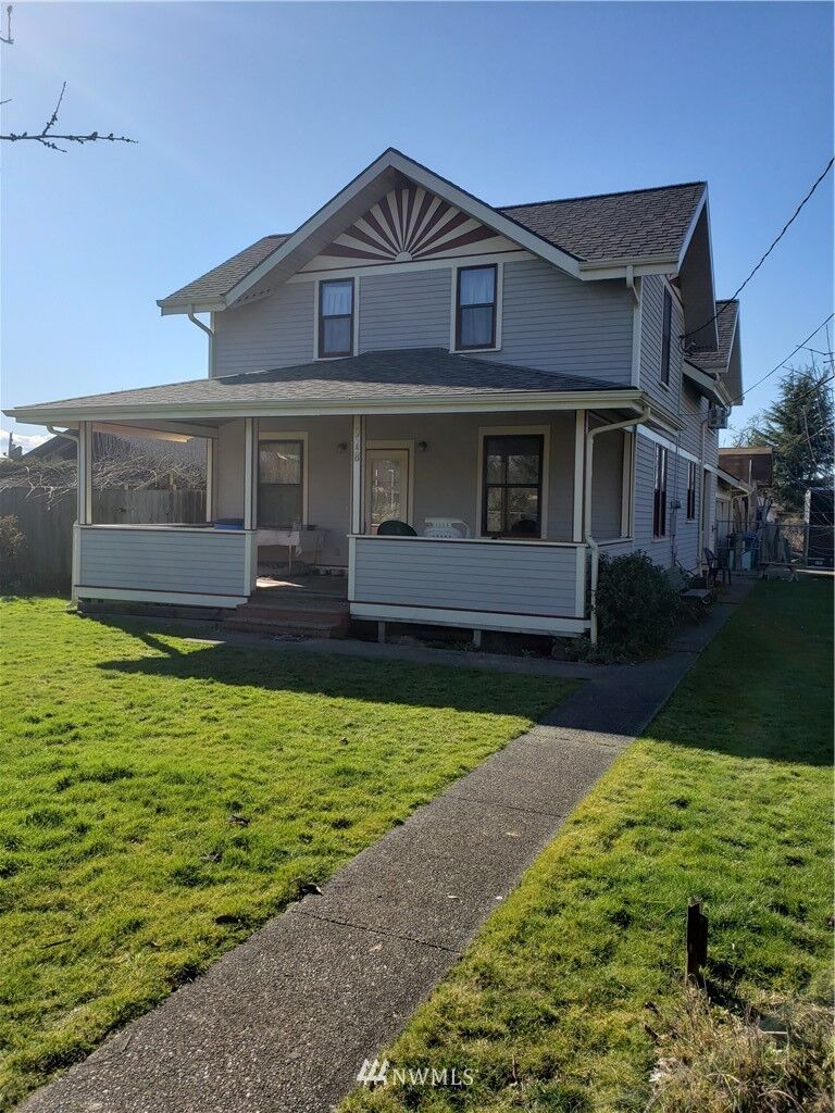 Property Photo:  918 11 Street NW  WA 98371 