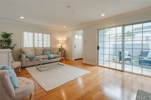 Property Photo: 105 N Broadway A CA 90277
