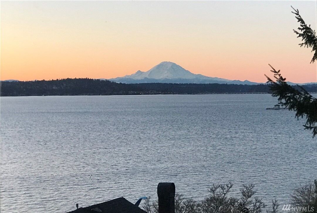 Property Photo:  822 McGilvra Blvd E  WA 98112 