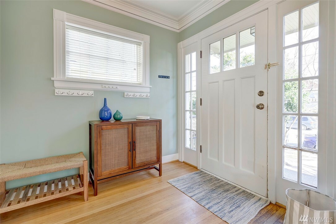 Property Photo: 4311 Wallingford Ave N WA 98103