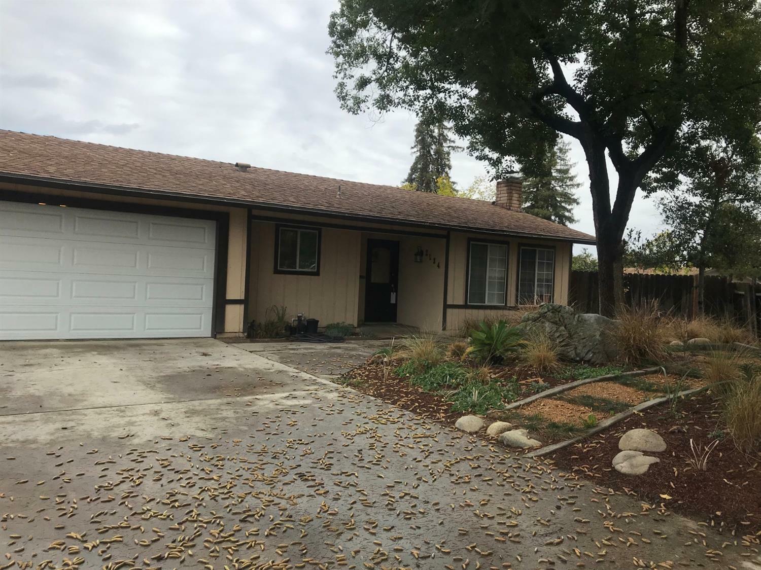 Property Photo:  2134 N Elm Court  CA 93291 