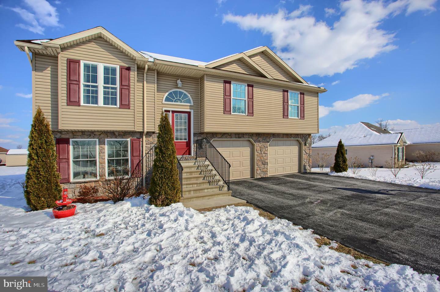 Property Photo:  47 Sir William Drive  PA 17241 