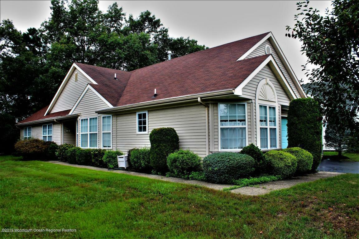 Property Photo:  10 Schoolhouse Lane  NJ 08701 