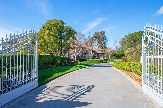 Property Photo:  6 Mustang Lane  CA 91307 