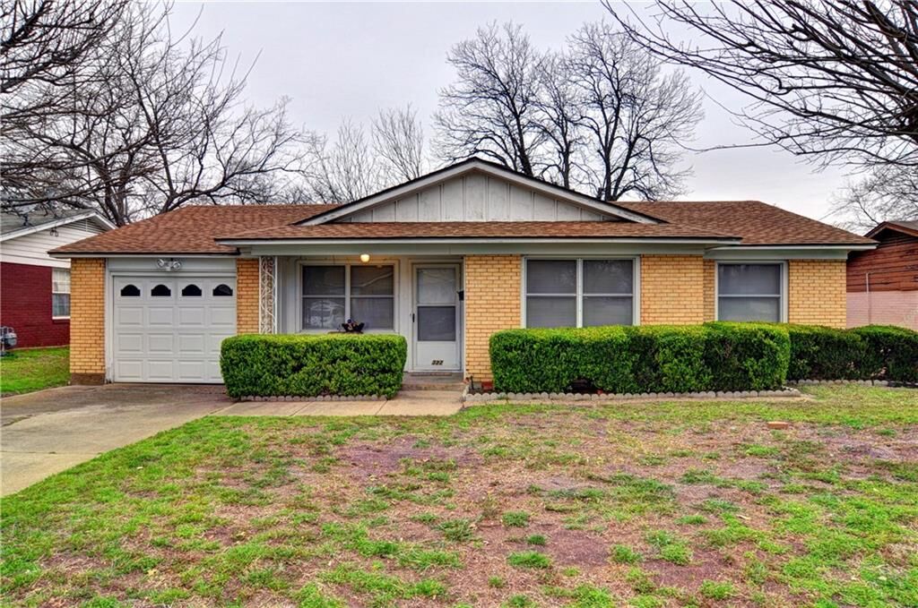 Property Photo:  322 W Phillips Court  TX 75051 