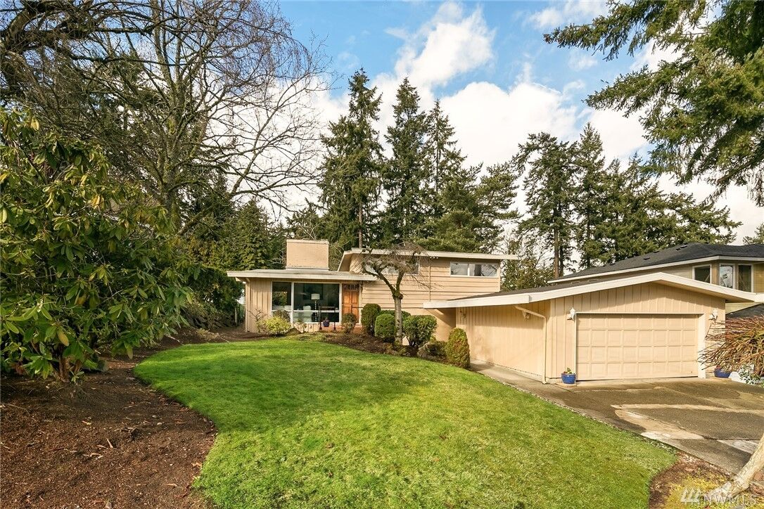 Property Photo:  11030 SE 27th Place  WA 98004 