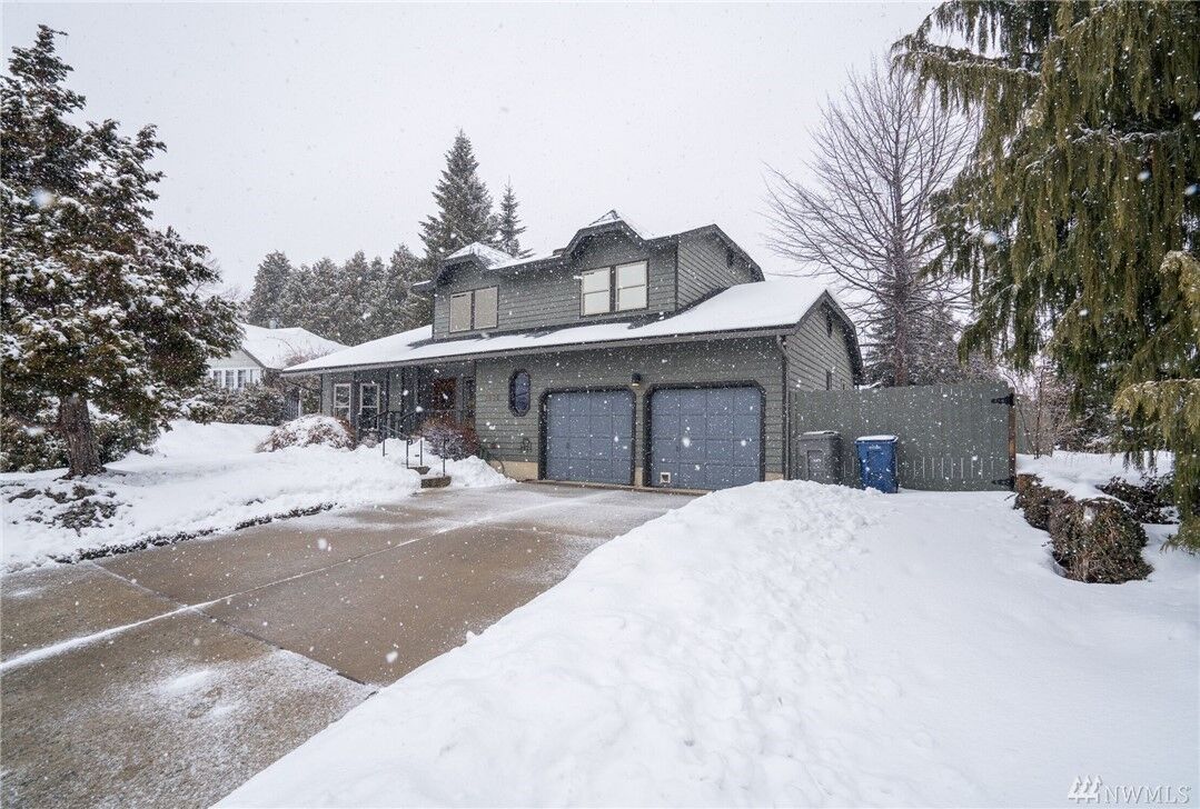 Property Photo:  1500 Erin Place  WA 98801