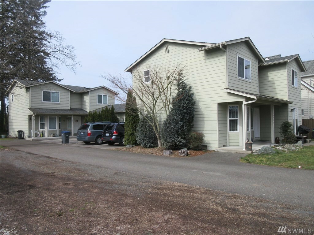 Property Photo:  1051 Alder Ave  WA 98270 