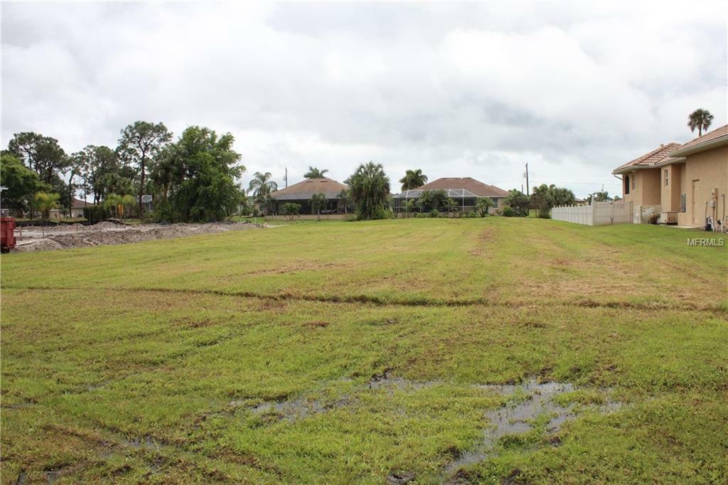 Property Photo:  212 Rotonda Boulevard E  FL 33947 