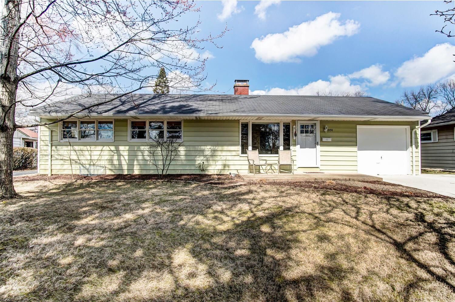 Property Photo: 1974 Langham Road OH 43221