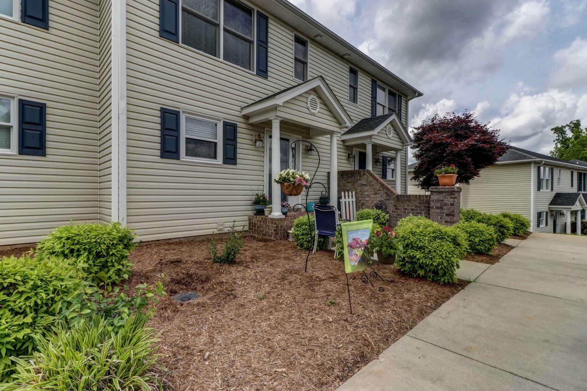 Property Photo:  475 Cambridge Ct E5  VA 24101 