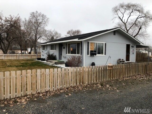 Property Photo:  1892 NW 17.5 Road NW  WA 98823 