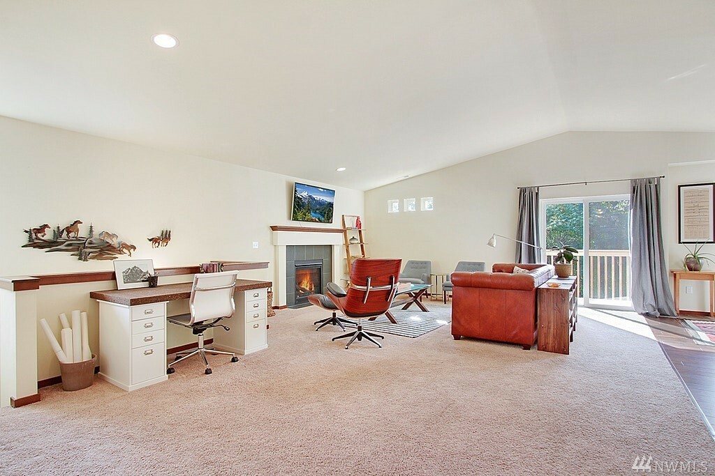 Property Photo: 1044 SW 152nd St WA 98166