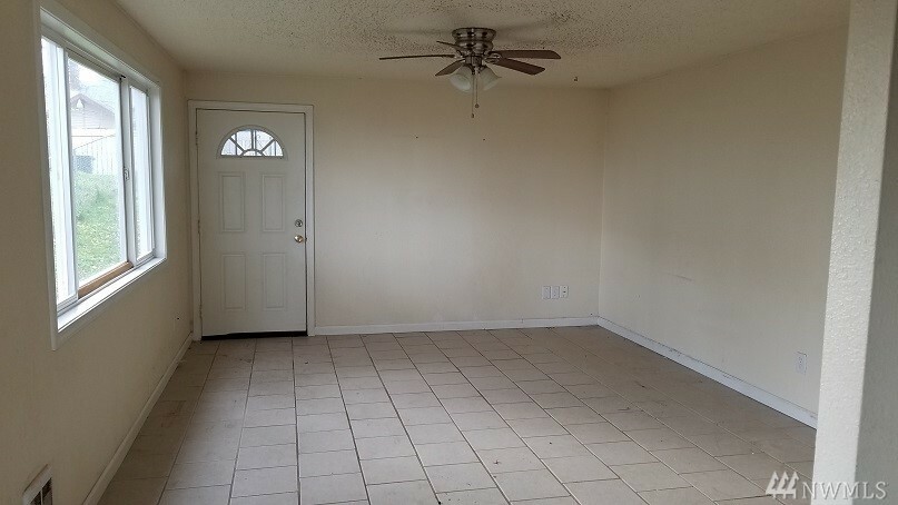 Property Photo: 2414 2416 S I St WA 98405