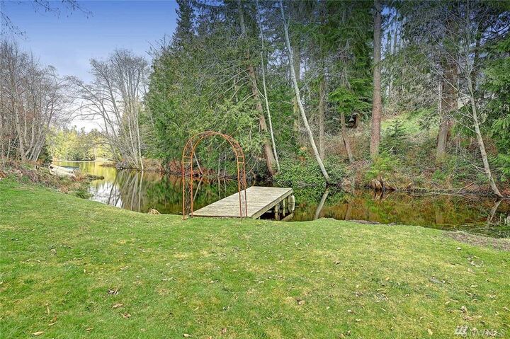 Property Photo:  1609 Lake Dr  WA 98282 