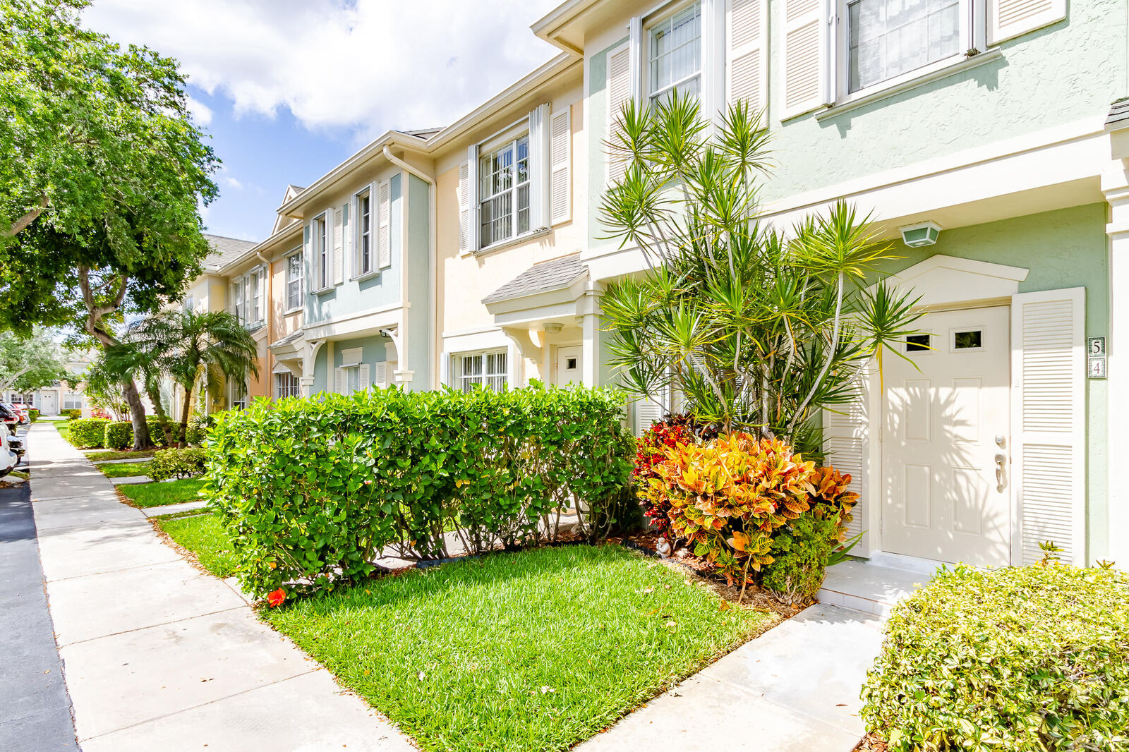 Property Photo:  54 Simonton Circle  FL 33326 