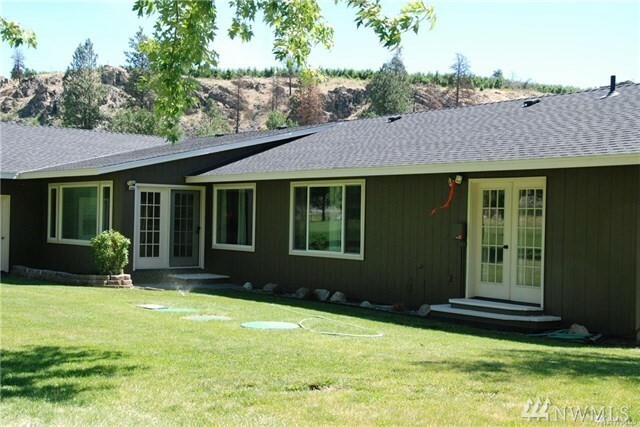 Property Photo:  99 Golf Course Dr  WA 98846 