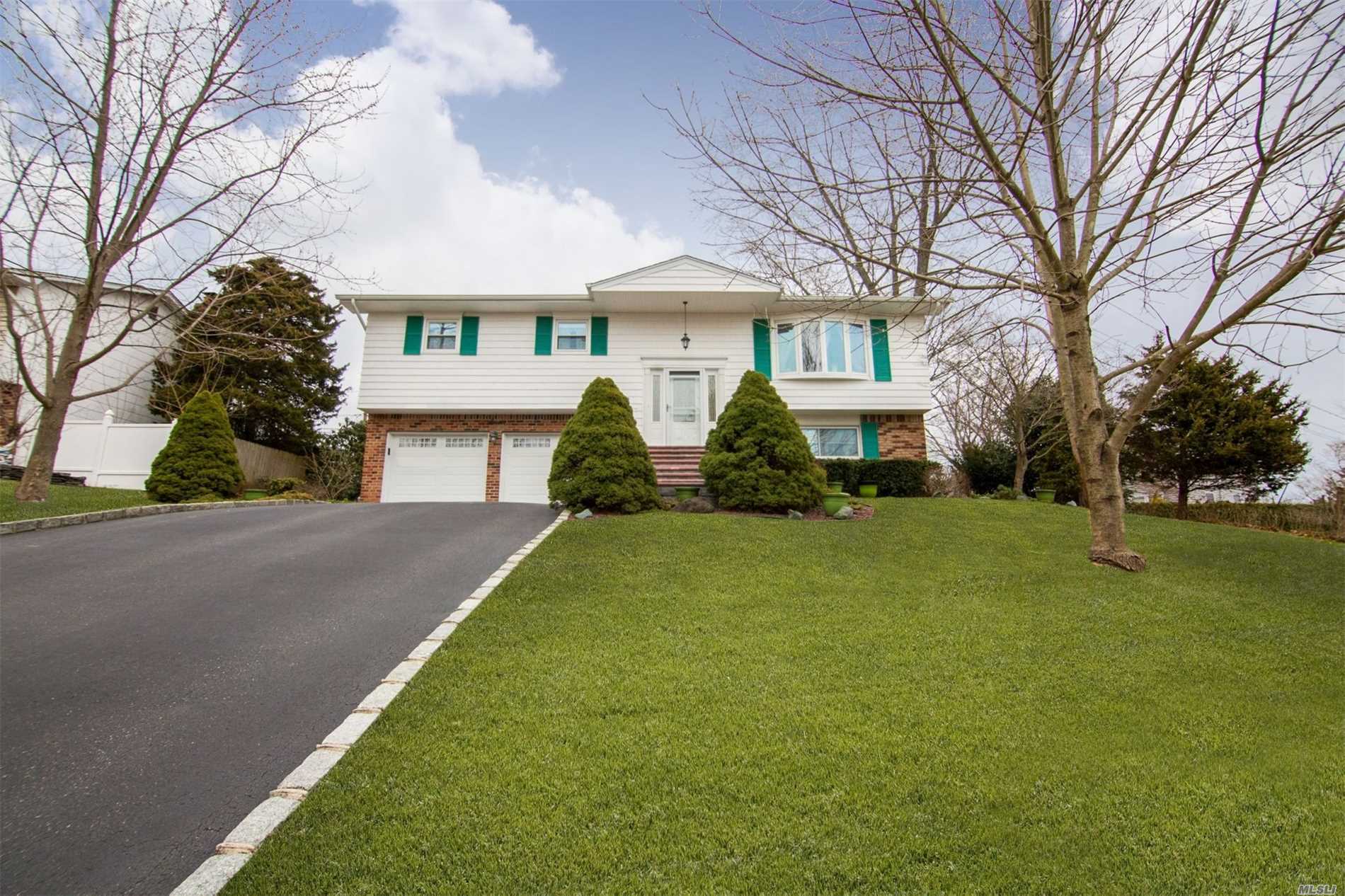 Property Photo:  7 Stacey Lane  NY 11787 