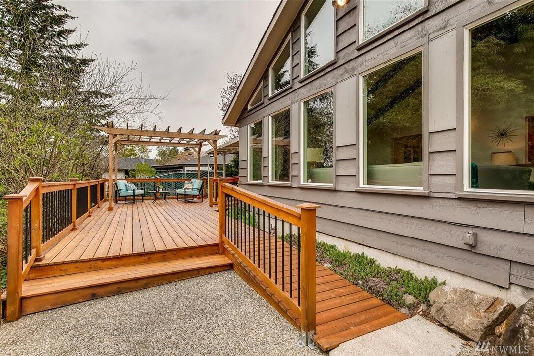 Property Photo:  11610 18th Ave SW  WA 98146 